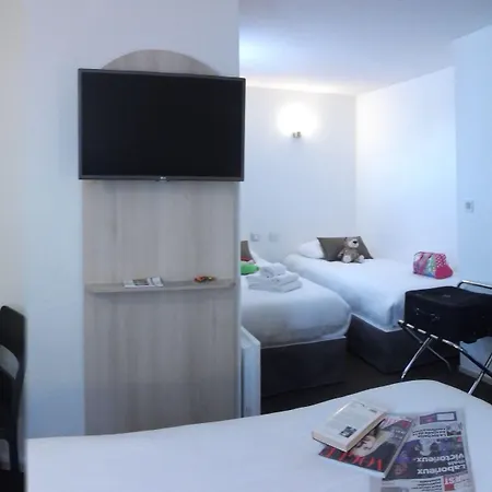 Отель Brit La Rochelle 3*