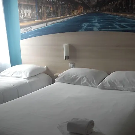 Brit La Rochelle Отель Периньи