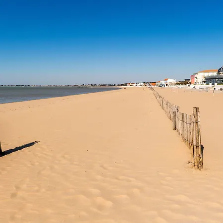 Brit La Rochelle Отель 3*