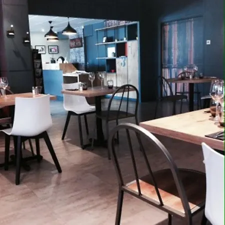 Отель Brit La Rochelle 3*