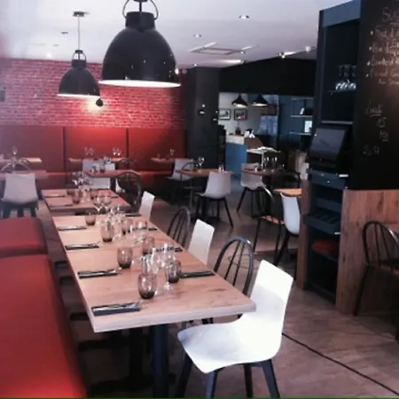 Brit La Rochelle Отель Периньи