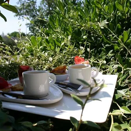 Brit La Rochelle Отель Периньи